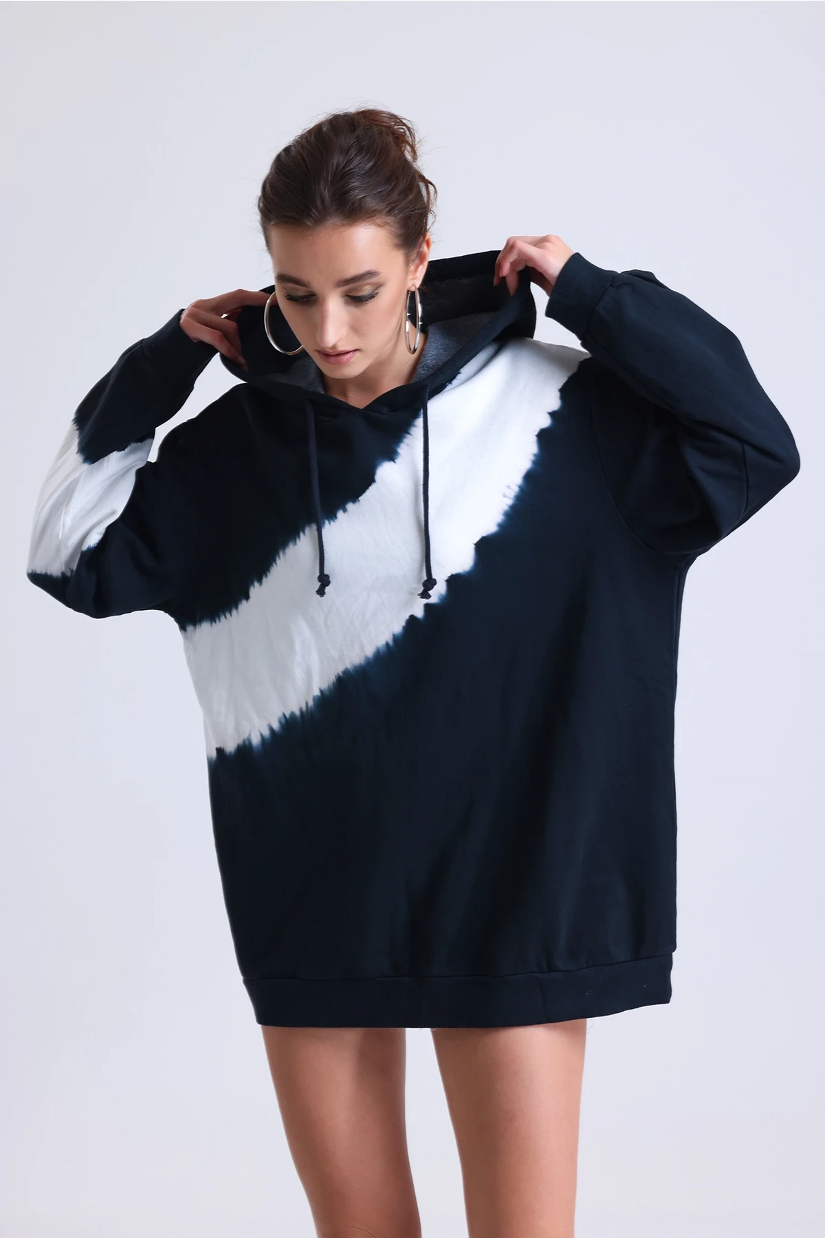 Kapüşonlu Uzun Kollu Batik Desenli Uzun Kesim Sweatshirt MS-15162